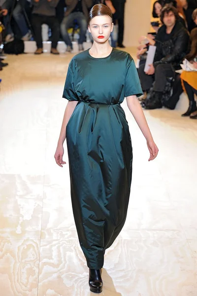 Look 30